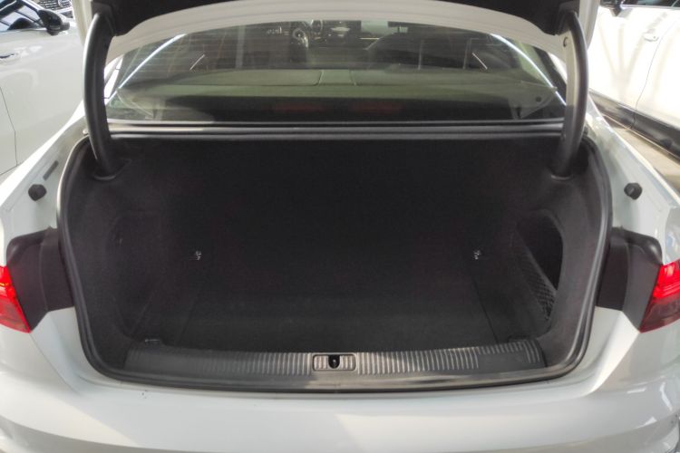 奥迪A4L 2022款 40 TFSI 时尚动感型机舱底盘23