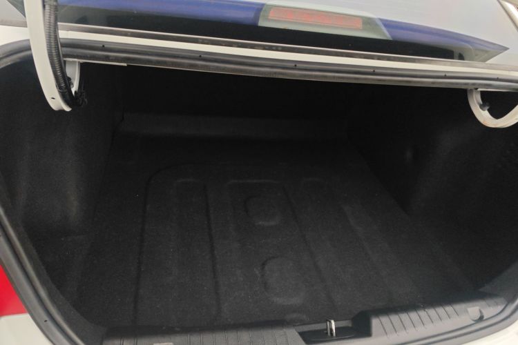 雪佛兰 科鲁兹 2015款 1.5L 经典 SE MT机舱底盘23