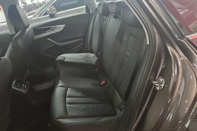 奥迪A4L 2017款 40 TFSI 风尚型中控内饰21