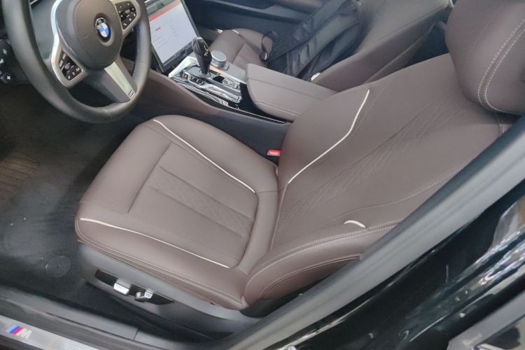 宝马5系 2022款 改款 530Li 领先型 M运动套装中控内饰19