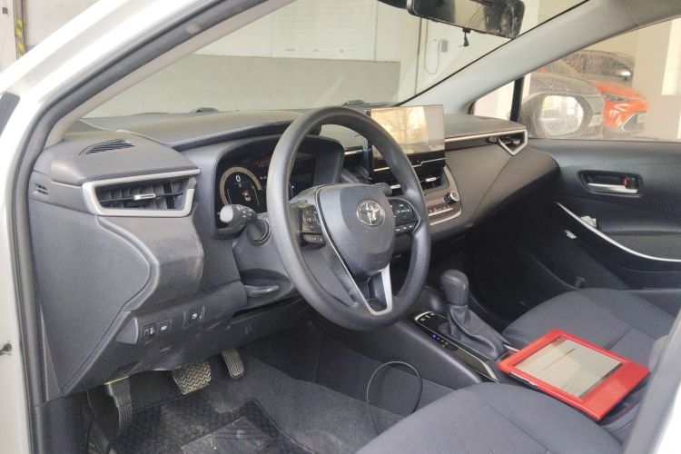 丰田 卡罗拉 2023款 1.8L 智能电混双擎 精英版中控内饰12