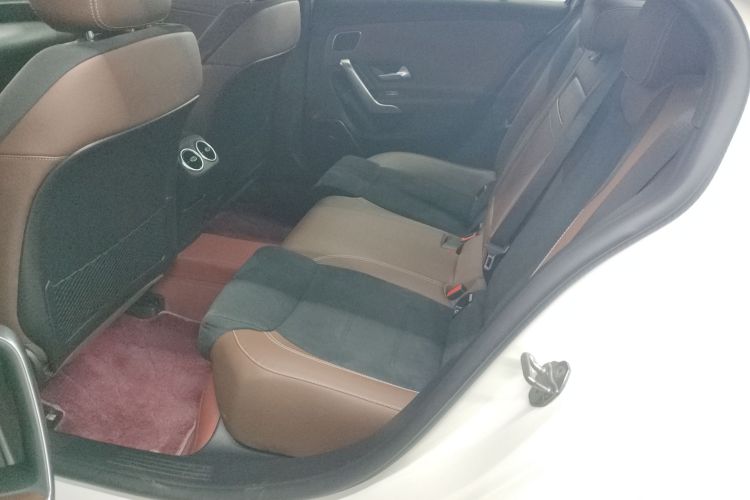 奔驰A级 2019款 A 200 L 运动轿车中控内饰21