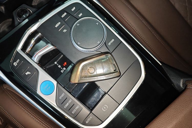 宝马i3 2022款 eDrive 35 L中控内饰11