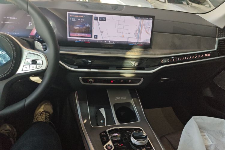 宝马X5 2025款 xDrive 30Li 尊享型M运动曜夜套装中控内饰16