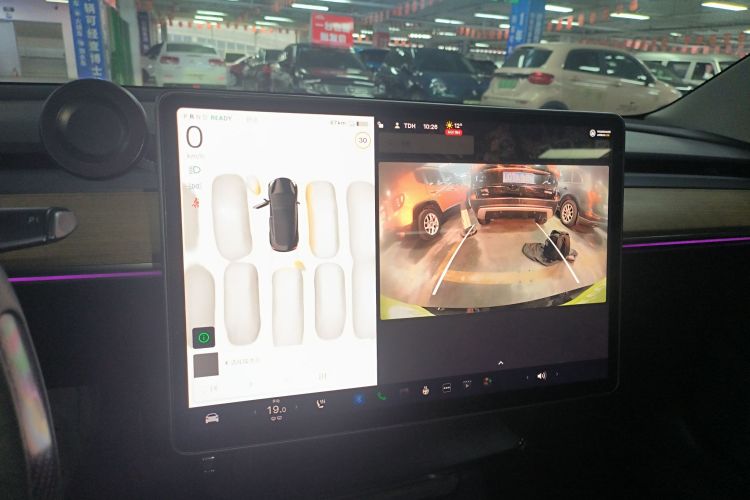 特斯拉 Model 3 2022款 后轮驱动版中控内饰16