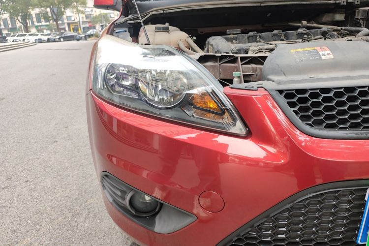 福特 福克斯 2013款 两厢经典 1.8L 手动基本型车身外观8