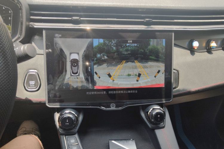 领克05 2020款 2.0TD 四驱劲Halo中控内饰16