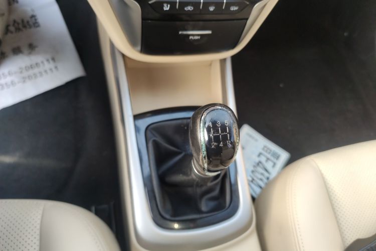 长安 逸动 2015款 1.6L 手动豪华型 国V中控内饰18