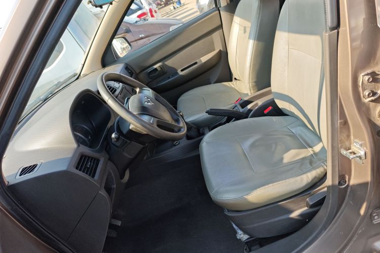 五菱汽车 五菱宏光 2015款 1.2L S 基本型国V中控内饰19