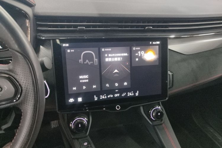 领克05 2022款 2.0TD 四驱劲Halo中控内饰16