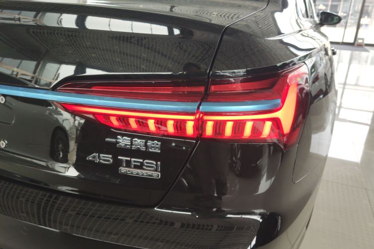 奥迪A6L 2025款 改款 45 TFSI quattro 臻选动感型车身外观9