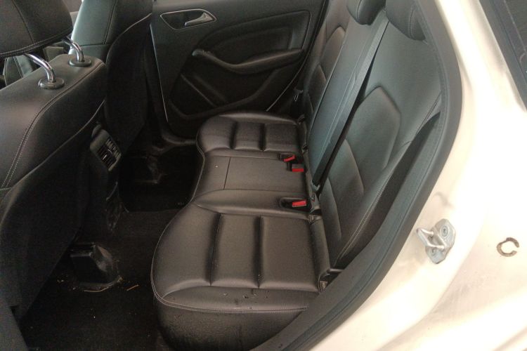 奔驰B级 2015款 B 200 时尚型中控内饰21