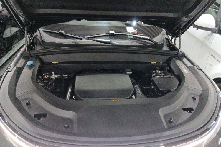 理想汽车 理想L8 2023款 Air机舱底盘24