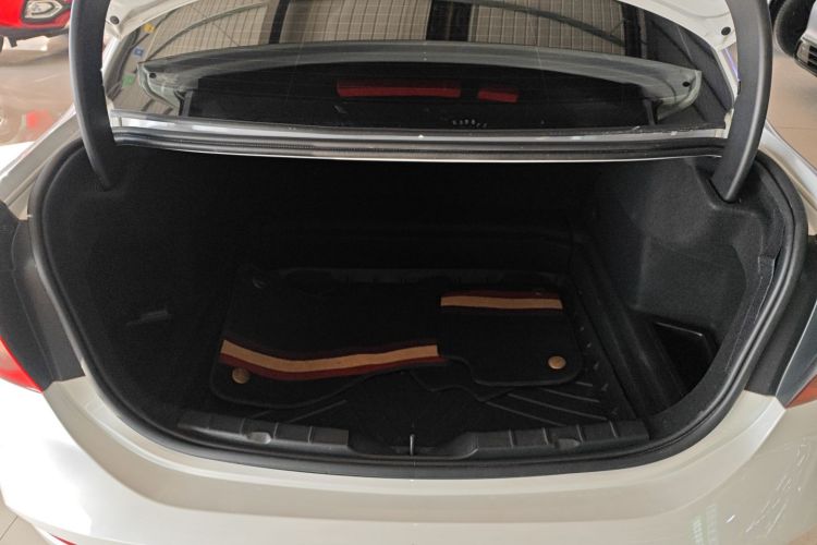 宝马1系 2019款 118i M运动套装机舱底盘23