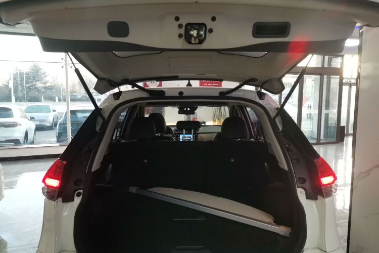 日产 奇骏 2021款 2.0L CVT 2WD XL ITS智联舒适版机舱底盘23