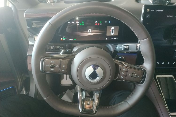 腾势Z9GT 2024款 1100四驱Ultra版中控内饰13