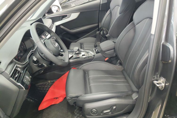 奥迪A4L 2022款 40 TFSI 豪华动感型中控内饰19