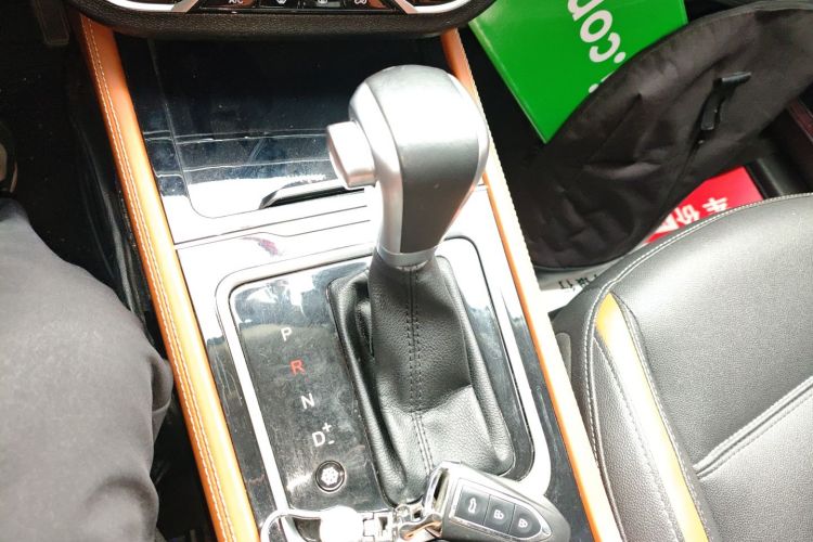 众泰T300 2017款 1.5T CVT尊享型中控内饰18