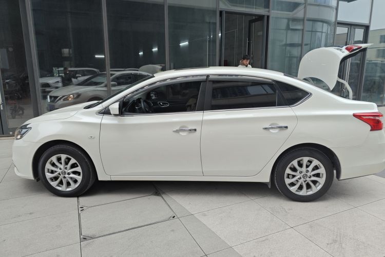 日产 轩逸 2021款 经典 1.6XL CVT豪华版车身外观4