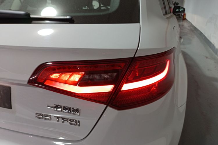 奥迪A3 2015款 Sportback 35 TFSI 百万纪念智领型车身外观9