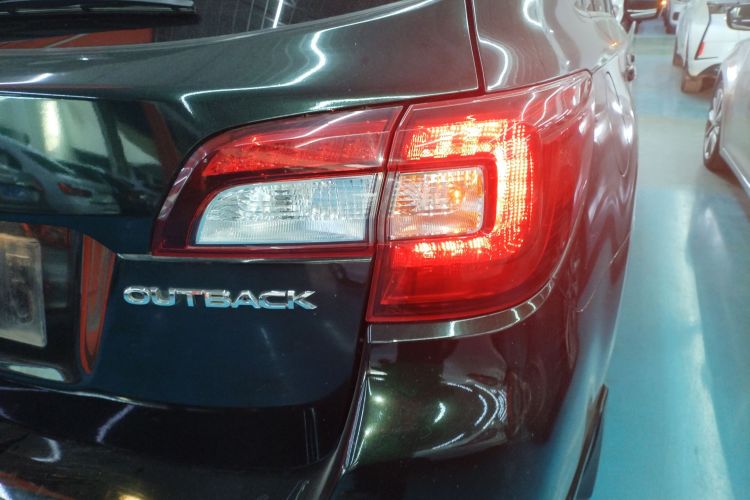 斯巴鲁 傲虎 2016款 2.5i 豪华导航版车身外观9