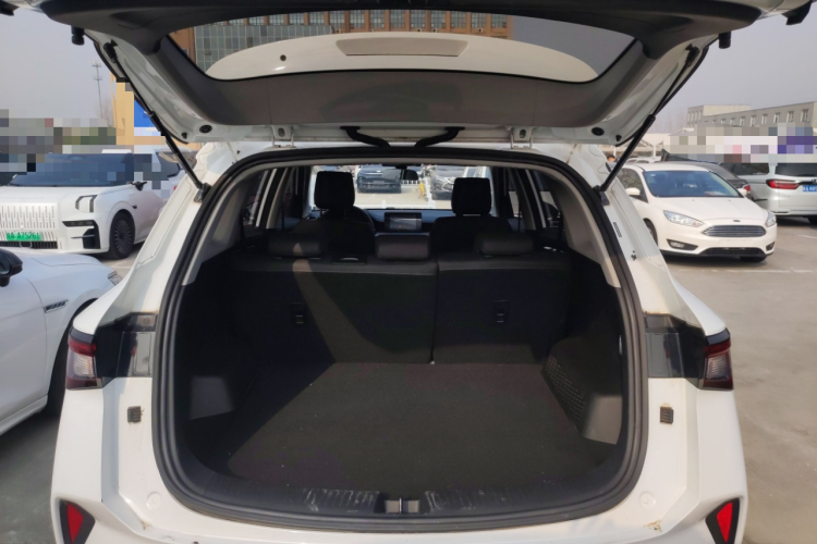 五菱汽车 五菱星辰 2021款 1.5T 手动星悦版机舱底盘23