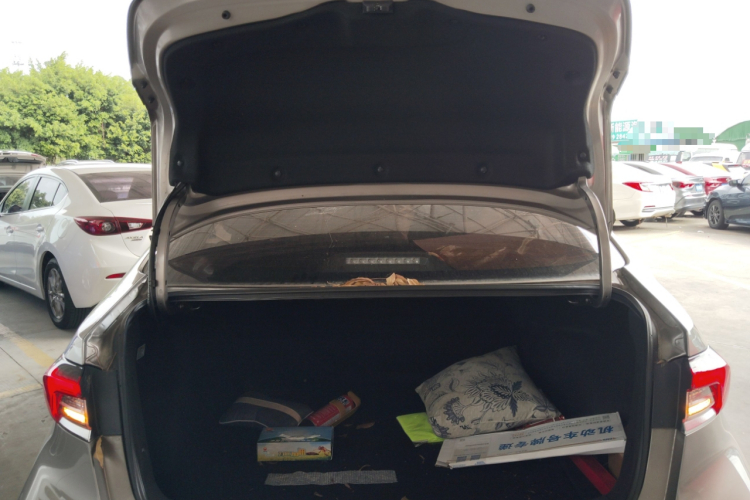 丰田 卡罗拉 2022款 双擎 1.8L E-CVT先锋版局部细节23