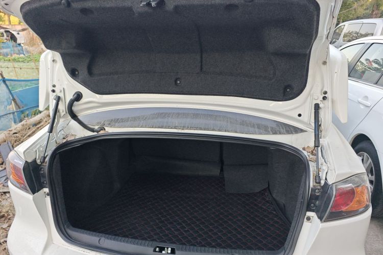 三菱 翼神 2016款 1.8L 手动黑白复刻版局部细节23