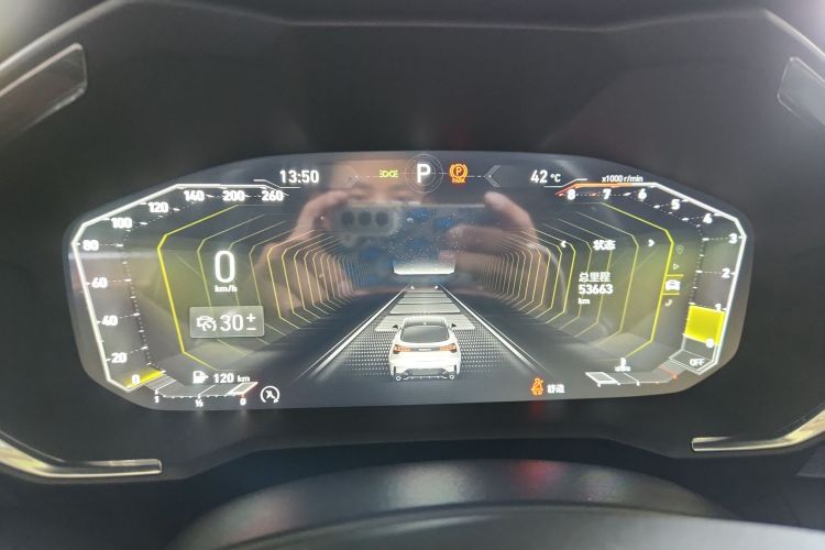 领克05 2022款 2.0TD 两驱耀Halo中控内饰14