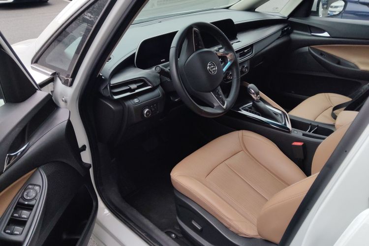 别克GL6 2021款 323T 轻混动互联豪华型中控内饰20