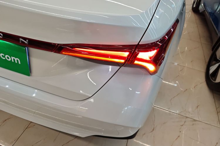 丰田 亚洲龙 2019款 2.0L 豪华版 国VI车身外观9