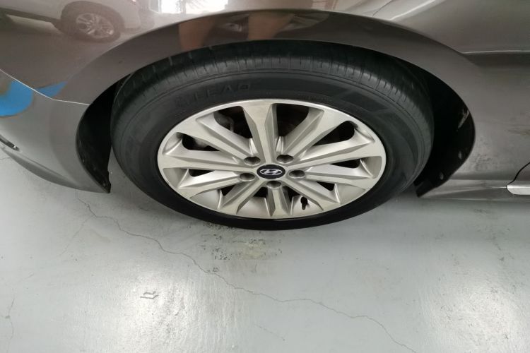 现代 索纳塔 2015款 1.6T GLS智能型车身外观35