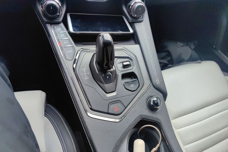 领克01 2023款 1.5TD EM-F 晨曦中控内饰18