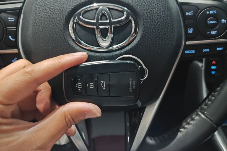 丰田 亚洲龙 2022款 2.0L 豪华版中控内饰7001