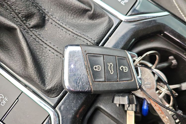 大众 帕萨特 2024款 380TSI 豪华版中控内饰7001