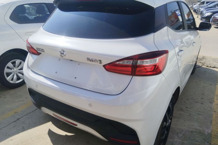 江铃集团新能源 易至EV3 2022款 小雷达悦跑型车身外观7