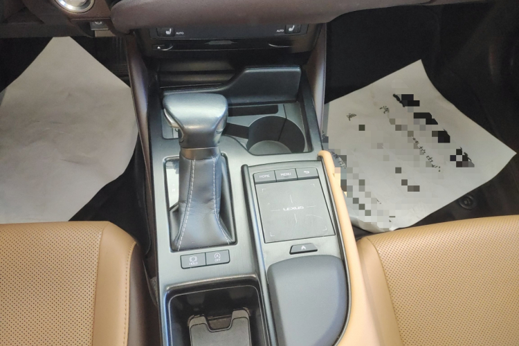 雷克萨斯ES 2020款 200 卓越版中控内饰18