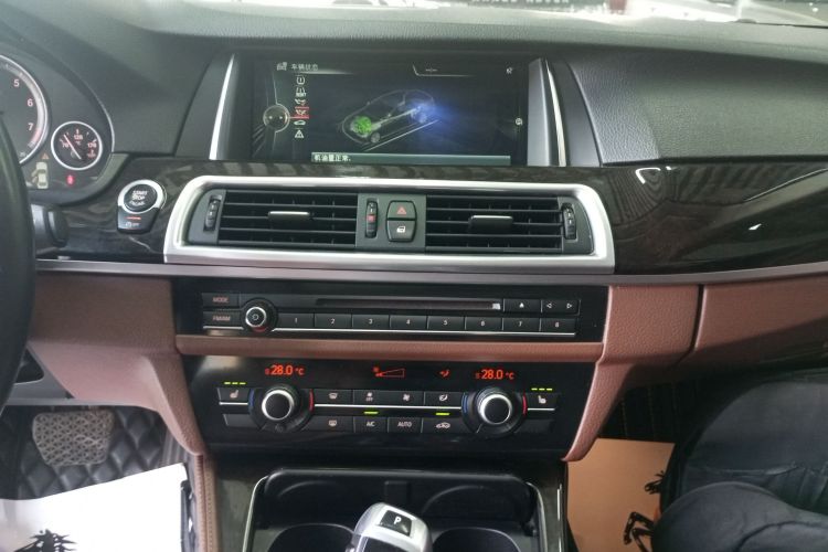 宝马5系 2017款 525Li 领先型中控内饰16