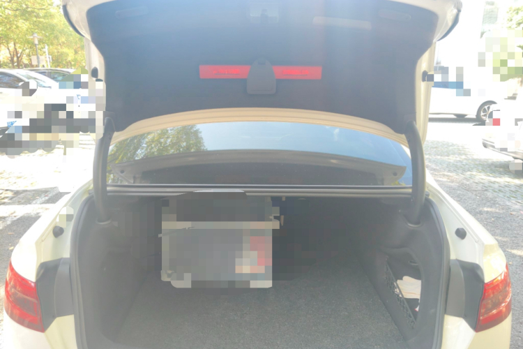 奥迪A4L 2018款 30周年年型 45 TFSI quattro 个性运动版局部细节23