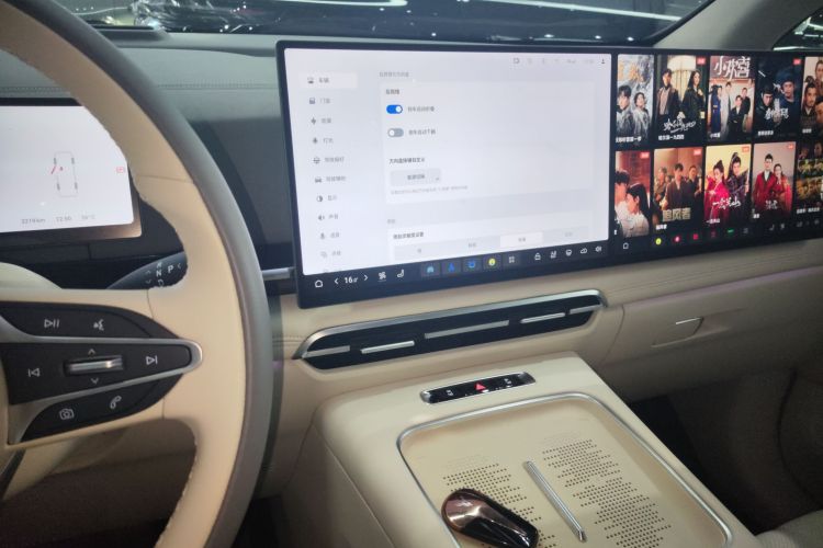 岚图汽车 岚图梦想家 2025款 PHEV 四驱旗舰鲲鹏版局部细节16