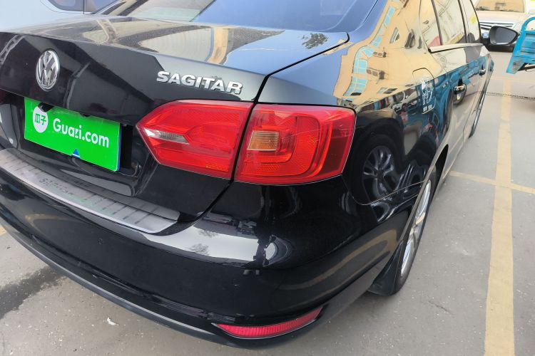 大众 速腾 2014款 1.6L 自动舒适型车身外观9