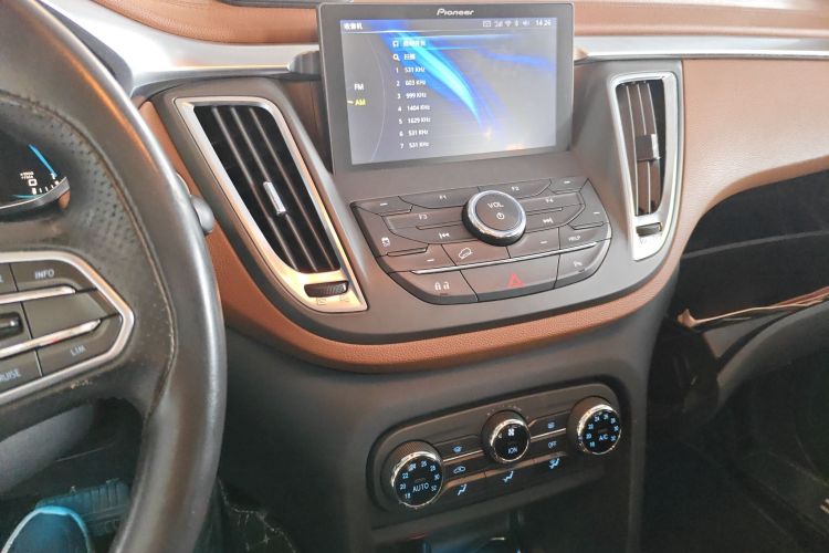 东南DX7 2017款 1.5T 自动豪华型中控内饰16