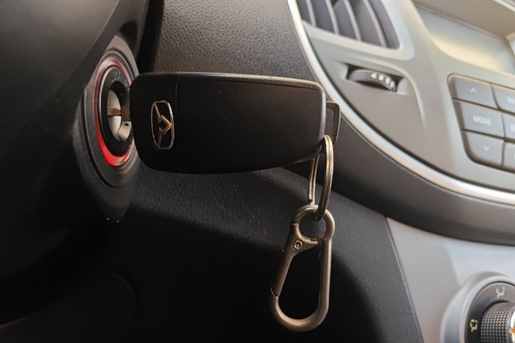 凯翼C3R 2015款 1.5L AMT金钻版中控内饰11