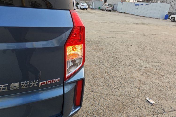 五菱汽车 五菱宏光PLUS 2020款 1.5L 手动舒适型 7座车身外观9