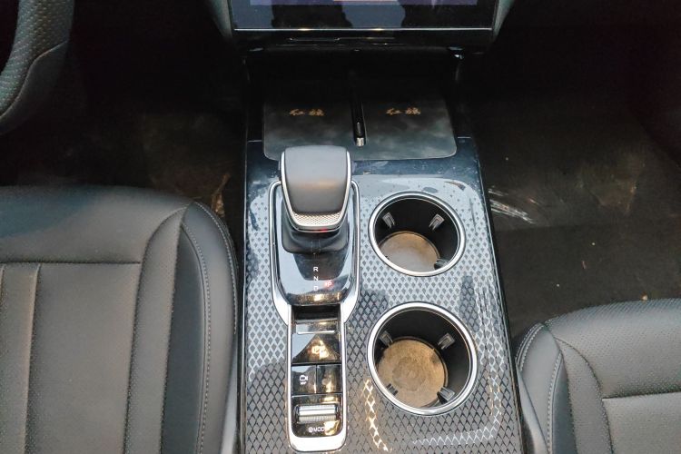 红旗HS3 PHEV 2024款 PHEV 115km 劲为版中控内饰18