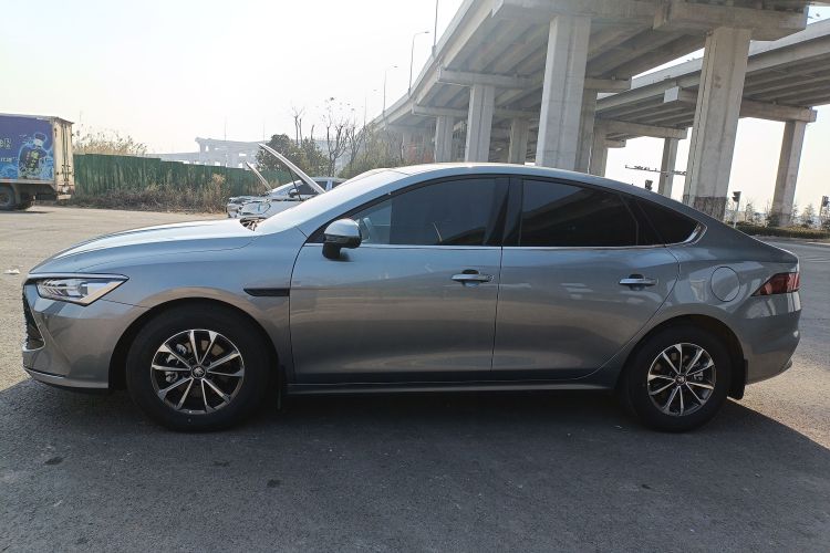 比亚迪 秦PLUS 2024款 荣耀版 DM-i 55KM领先型车身外观4