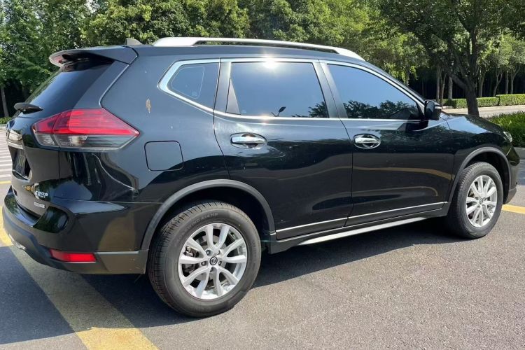 日产 奇骏 2020款 2.0L XL Premium CVT 2WD智联尊享版车身外观7