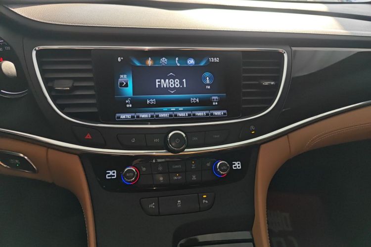 别克 君越 2018款 28T 精英型中控内饰16