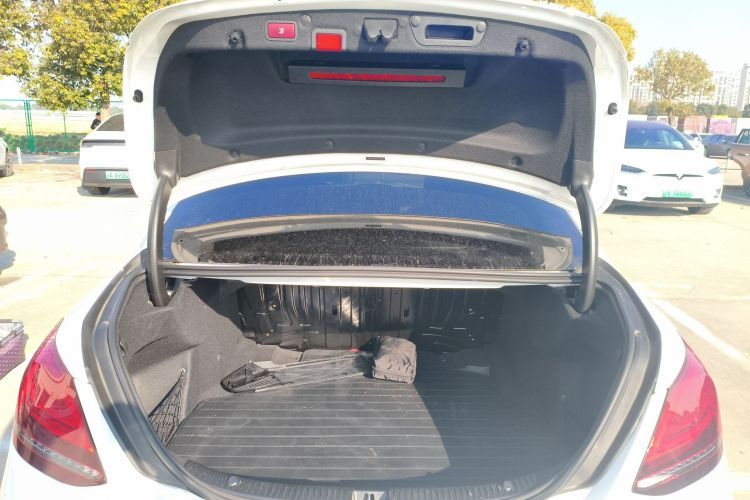 奔驰C级 2020款 改款 C 260 L 运动版机舱底盘23