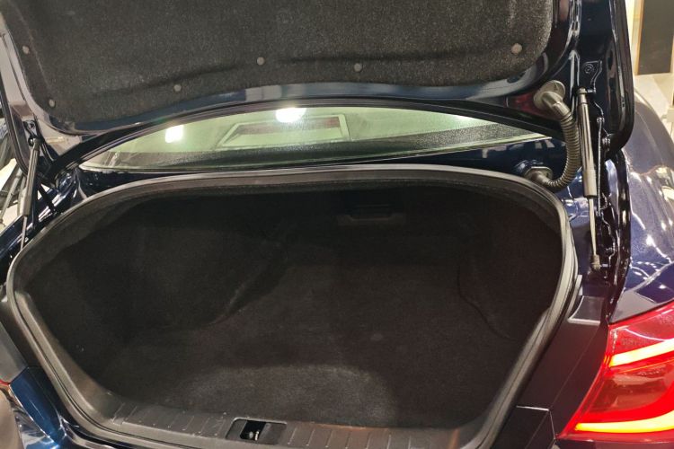 英菲尼迪Q70 2017款 Q70L 2.5L 精英版机舱底盘23